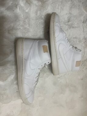 Nike Women’s Court Royale White Sneakers Size 8